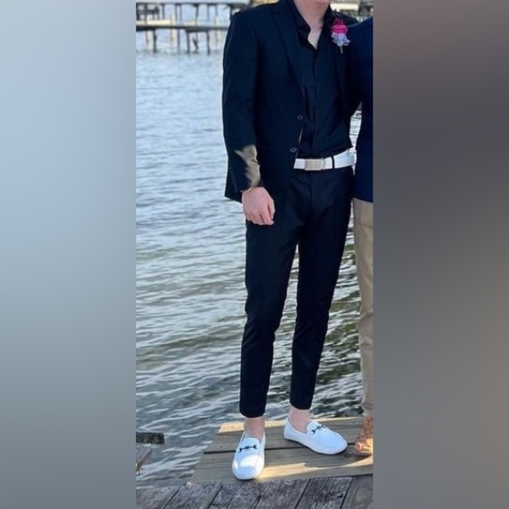Men’s suit for skinny/tall guy comes with pants, shoes, shirt, and jacket.